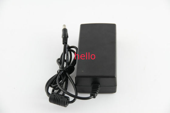 سیاه و سفید 60W 60Hz قدرت AC به 12 ولت آداپتور برق 12 ولت IP54 با تعویض پایدار