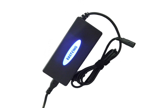 UK / آمریکا 90W جهانی لپ تاپ آداپتور برق به صورت خودکار 5V 2.1A USB با LED