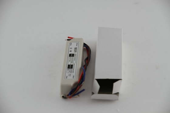 روشنایی بالا 12V 20W ولتاژ ثابت درایور LED ضد آب با AC جهانی