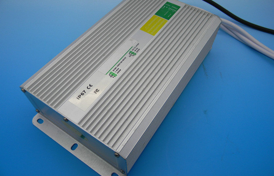 راندمان بالا LED ضد آب درایور 200W 47Hz / 63Hz، 12V ولتاژ ثابت